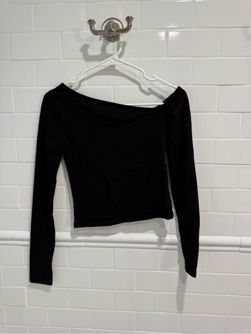 Edikted Black Off-Shoulder Long Sleeve Crop Top